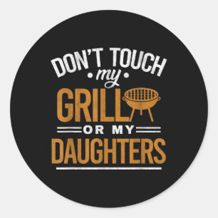 Rör inte mitt grill eller mina döttrar Bbq Funny G Runt Klistermärke