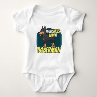 Röra aldrig med en Doberman T Shirt