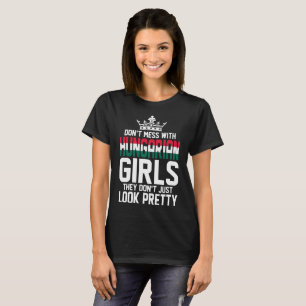 Röra inte ungerska flickor ser inte precis den t-shirt