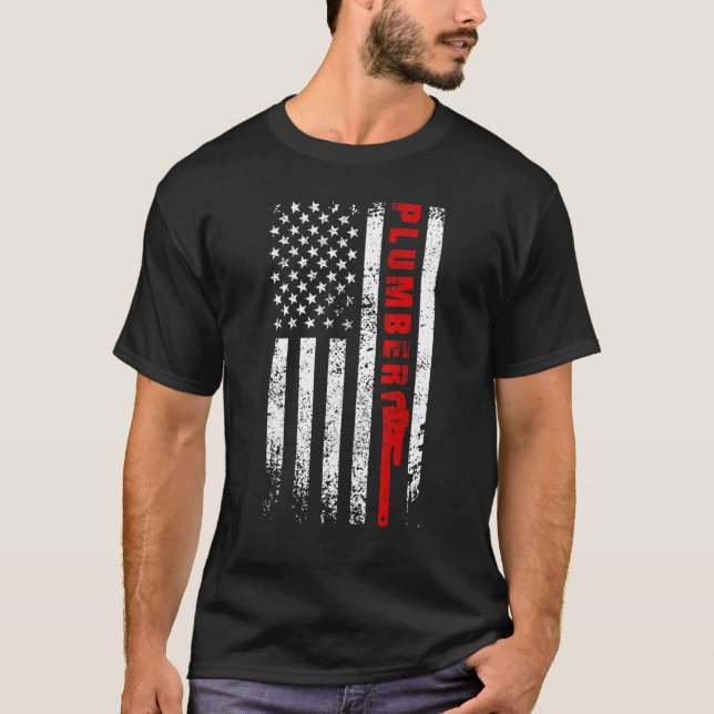 Rörmokare USA flagga Pipe Wrench Tradesman Pi T Shirt (Framsida)