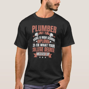 Rörmos med rörmokerpipef för högskolediplom t shirt