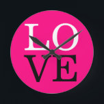 Ros bakgrund kärlek bröllop rund klocka<br><div class="desc">Du kan enkelt ändra typsnitt och färger. Du kan också lägga till din logotyp och bakgrundsbild efter eget tycke.</div>