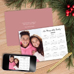 Rosa 2025 - Modern minialistisk fotomalender för f Julkort<br><div class="desc">2025 Dusty Rosa Anpassade Family Namn och Photo Calendar nyårskort med personlig foto och namn. 🌟 2025 är 🌟 Designad för 2024 och perfekt för små gåvor,  eller ställe i helgdagskorten! Kontakta oss på cedarandstring@gmail.com om du behöver hjälp med designen eller matchande produkter.</div>