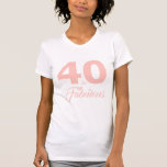 Rosa 40 och Fabulous 40:e födelsedagsgåva T Shirt<br><div class="desc">Firar att du vrider 40 i stil med den här eleganten 40:e födelsedagsdesignen. 40 och fantastiska i pastellernas rosa. Matchande produkter som party och 40-årsinbjudningar finns i vår butik. Enbart designad för dig av Lycklig Dolphin Studio. Kontakta oss happydolphinstudio@outlook.com om du behöver hjälp. Vi är lycklig för att hjälpa dig...</div>