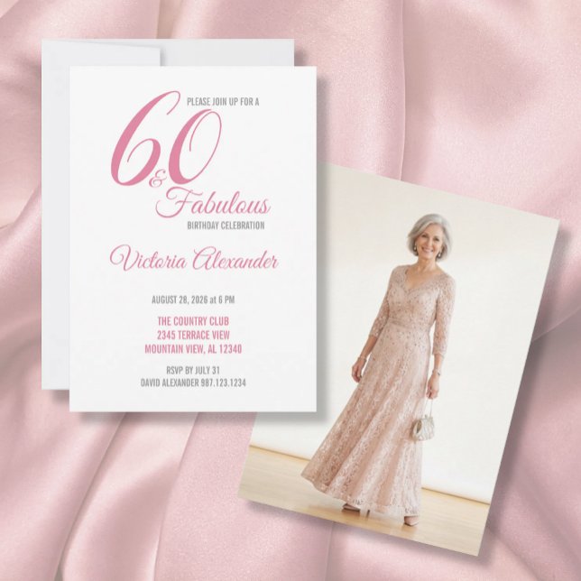 Rosa 60 och fantastisk elegant script födelsedag inbjudningar (Pink 60 and Fabulous Elegant Script Birthday Invitation)