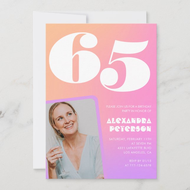Rosa 65e födelsedagsinbjudningar till hennes Retro Inbjudningar (Framsida)
