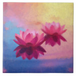 Rosa Abstrakt Lotus Flowers Kakelplatta<br><div class="desc">En fängslande digitalmålning av abstrakt som blandar naturens elegans med modern konstnärlig fläkt. I biet finns tre vatten-lotus som är strålande i nyanser av djup magenta, rosa och violett, som ställs mot en dynamisk bakgrund av blandad blues, gulter och orangar. Den texturerade, lägger till djup och rörelse och frammanar den...</div>