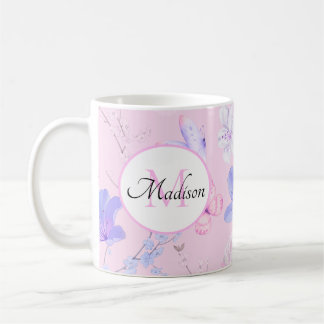 Rosa akvarellblommor fjärilar monogram kaffemugg