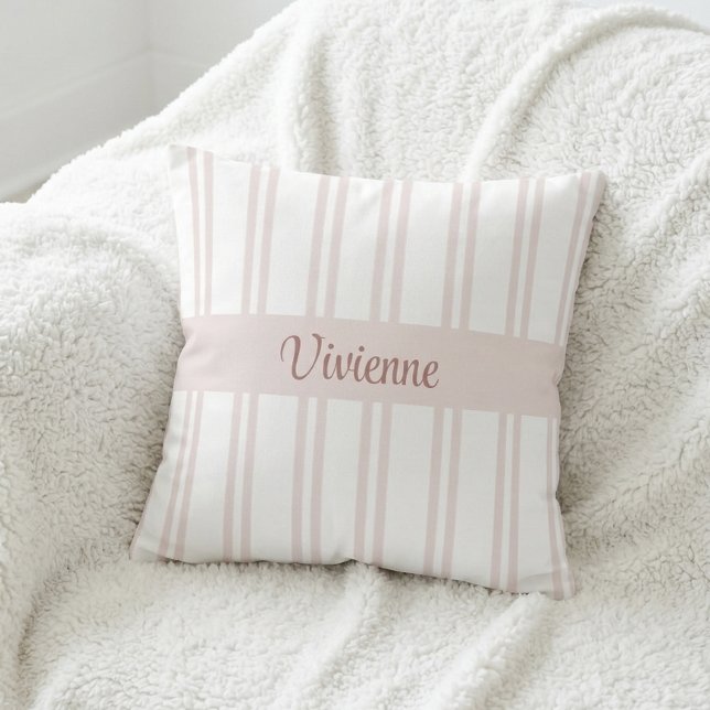 Rosa akvarellränder Monogramnamn Kudde (Blush Pink Watercolor Stripes Monogram Name Throw Pillow)