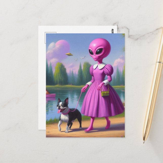 Rosa Alien Walks Her Boston Terrier Vykort (Fram/Back In Situ)