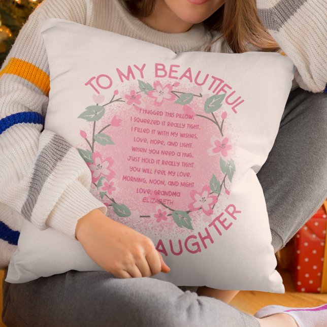 Rosa Anpassningsbar hälsade mitt meddelande till m Kudde (Pink Custom Heartfelt Message To My Granddaughter Throw Pillow
)