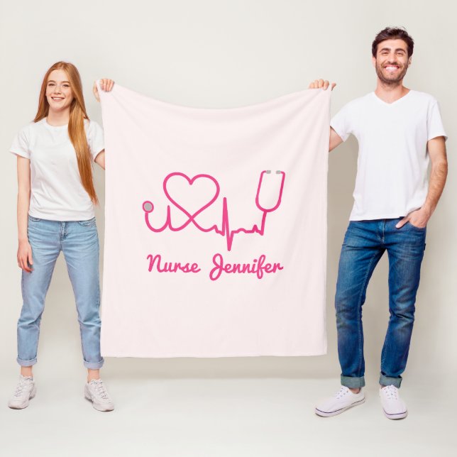 Rosa Anpassningsbar Nurse Namn Stethoscope Heart L Fleecefilt (På plats)