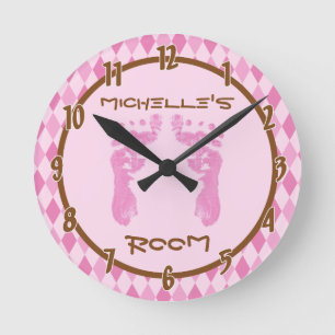 Rosa Argyle Diamond Baby Feet Personlig Clock Rund Klocka