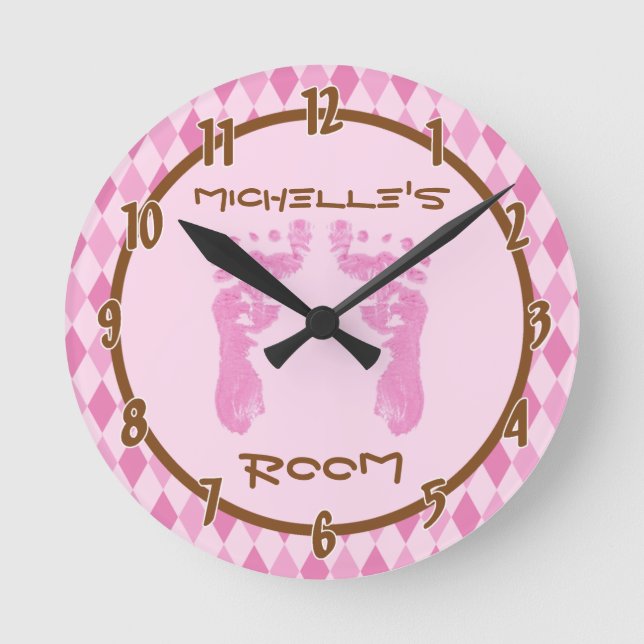 Rosa Argyle Diamond Baby Feet Personlig Clock Rund Klocka (Framsida)