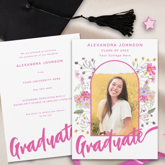Rosa av Boho Wildbloms Student Photo Arch  Script Meddelande (Boho floral arch graduate photo hot pink script Graduation announcement card)