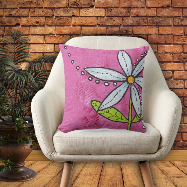 Rosa av Daisy i Grönten Flower Lämnar  Utomhuskudde (Big bright bold white daisy flower on stem with leaf white dots on vibrant pink home decor pillow.)