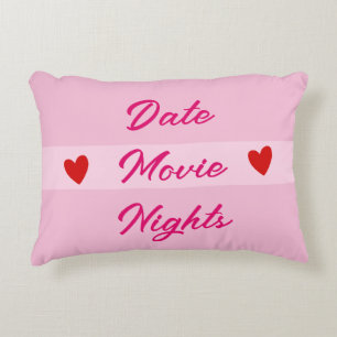 Rosa av Date Movie Nights Typography Girly Prydnadskudde