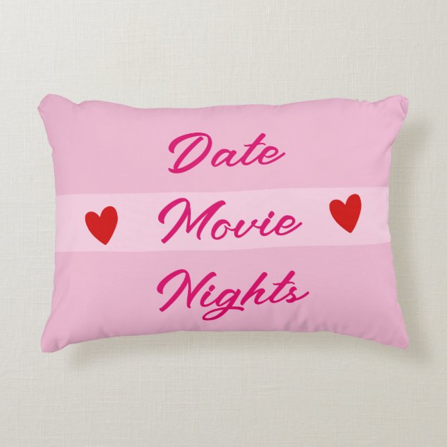 Rosa av Date Movie Nights Typography Girly Prydnadskudde (Framsidan)