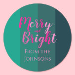 Rosa av Grönten Namn i Merry och Bright Julfamilje Runt Klistermärke<br><div class="desc">Det här är en ljus och modern, jul-, Merry- och ljusdesign. Det handlar om att öka rosa och grönt med typografi av snyggten och chic grönt rand. Det har budskapet "Merry & Bright!" "Från Johnsons". Idealisk för julklappen, kuvertsälar och festen gynnar sälar denna festsäsong. Om du vill anpassa eller lägga...</div>