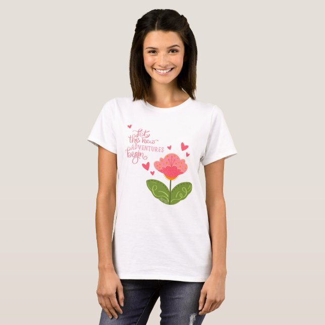 Rosa Äventyr Cute Blommigt Inspiritivity T-Shirt (Hel framsida)