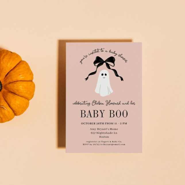 Rosa Baby Boo Ghost Halloween Baby Shower Inbjudningar (soft pink halloween baby shower invitation welcomes the little boo that's almost due with a ghost)