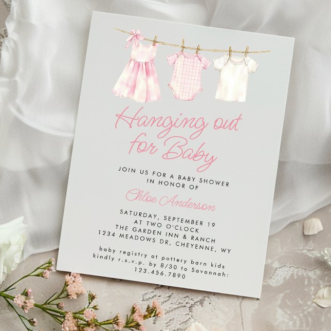 Rosa Baby Clothesline Cute Rustic Girl Baby Shower Inbjudningar (Skapare uppladdad)