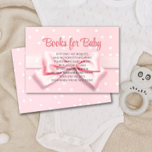 Rosa babyflicka med prickiga böcker för bebis med