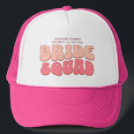 Rosa Bachelorette Party Bride Squad Bridesmaid Keps<br><div class="desc">Gör en stänk på din kommande bachelorette-fest med den här fantastiska personligen på retro bachelorette. Vare sig du firar en bach resa, en flicksemester eller en helgdag av bästa vänner, är den här anpassningsbarna en groovy bachelorette-partyt handelsvara perfekten till din oförglömliga flykting. Lägg till en personlig beröring till din bachelorette...</div>