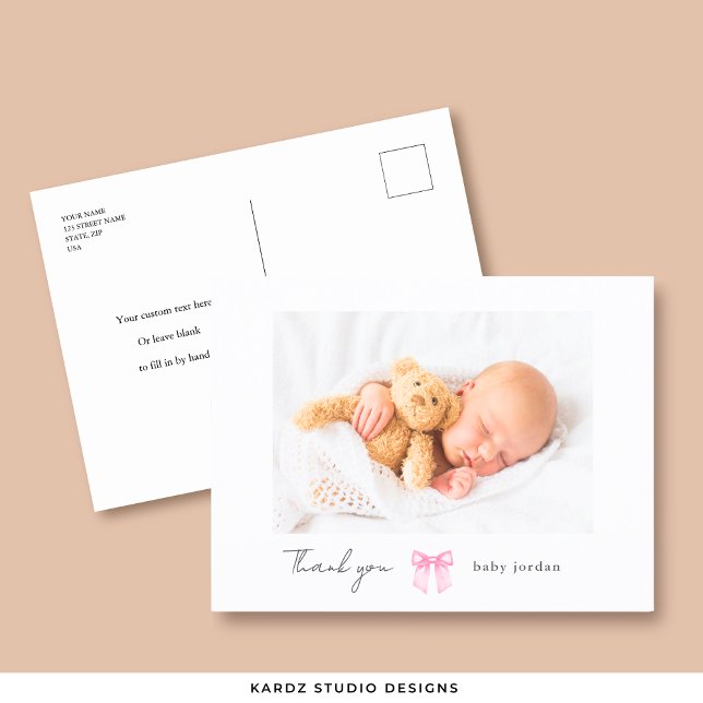 Rosa båge flicka foto Modern baby shower tack kort (Front and back of the Postcard shown, add your baby's name, picture, and message.)