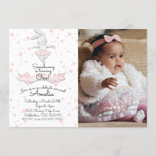 Rosa Ballerina Bunny First Birthday Blommigt Photo Inbjudningar