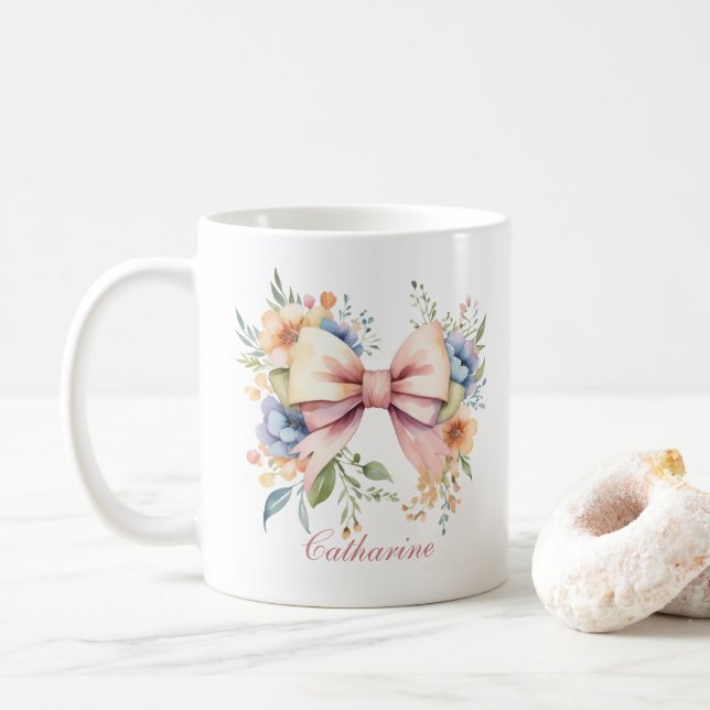 Rosa band monogram coquette akvarellblommor kaffemugg (Med munk)