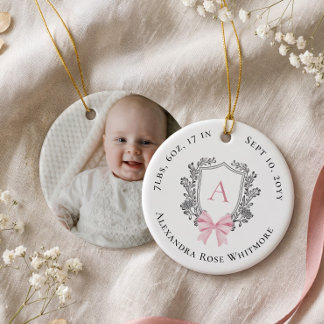 Rosa banderoll vapenbaby monogram födelsestadistik julgransprydnad keramik