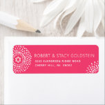 Rosa Bat mitzvah Starburst typ Bold Boho Adress Returadress Etikett<br><div class="desc">Var stolt, gladd och visa den här milstolpen av din favoritvara Bat mitzvah med den här fetstilta personligens returadressetikett! Roligt, groovy, bush rosa och vit modern sans serif-typografi, vit blomsterstjärnor och en rosa hand plockade-stjärna av David täcker över en rosa korallbakgrund. Anpassa anpassningsbarna med ditt namn och adress. Garanterad att...</div>