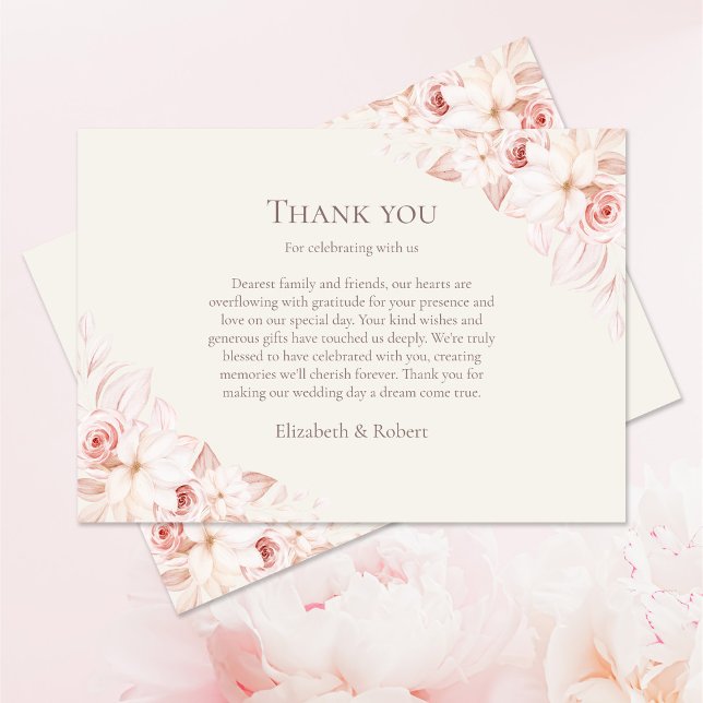 Rosa Beige Blommig Bröllop Tack Kort (Boho Beige and Pink Roses Wedding Thank You Card on pale pink table with pink roses.)