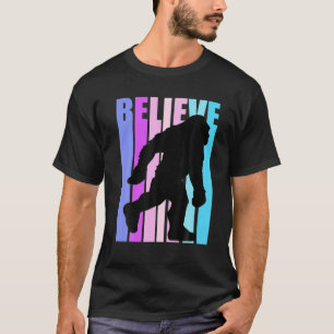 Rosa Bigfoot tror att Yeti Magic Mystical Legends T Shirt