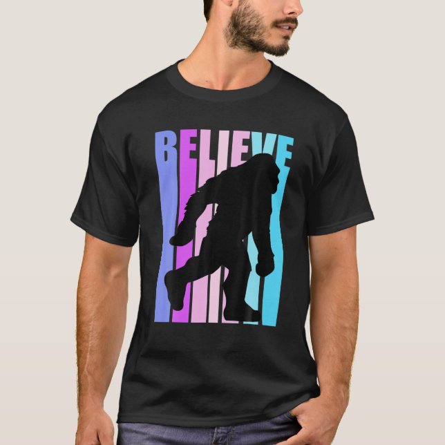 Rosa Bigfoot tror att Yeti Magic Mystical Legends T Shirt (Framsida)