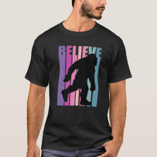 Rosa Bigfoot tror att Yeti Magic Mystical Legends T Shirt