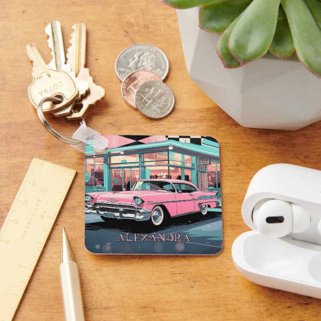 Rosa bil 1950‑talsdiner Retro Mid‑Century Anpassad Nyckelring (Skrivbord)