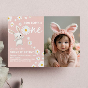 Rosa Birthday-fotoinbjudan till Bunny Daisy Inbjudningar