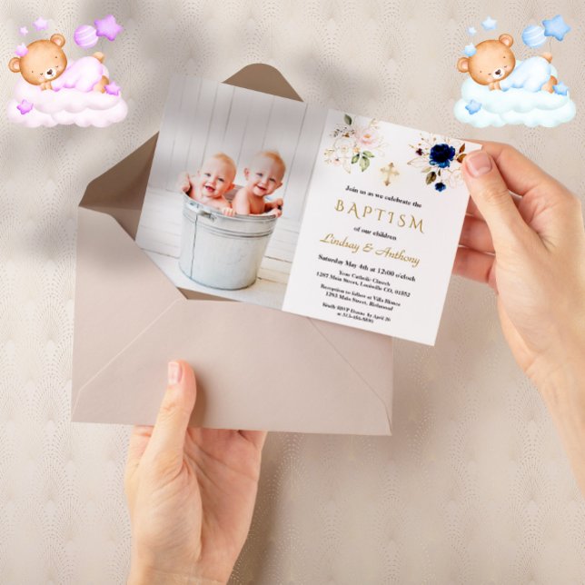 Rosa Blåa blommor Kor Twillingar Photo Baptism Inbjudningar (cute trendy floral baby twins baby shower invitation)