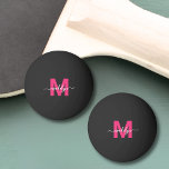Rosa Black Monogram Initial Namn Pingisboll<br><div class="desc">Personlig Black Blue och Rosa Monogram Ping Pong Boll. Lägg till en modern och personlig beröring i ditt spel med den här anpassningsbarna pinga pong boll. Designad med en solid svart bakgrund har den ena sidan ett fet blått initialt i ett klassiskt serif-teckensnitt, medan den andra sidan visningar ditt namn...</div>