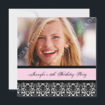 Rosa Black Photo 18:e Födelsedagsfest inbjudan<br><div class="desc">Anpassningsbar Foto 18:e Födelsedagsfest inbjudan i elegantens mönster för svart och rosa för klassisk blommigt. Lägg till namn,  foto och party-information för ett unikt födelsedagsfest inbjudan och snyggt 18.</div>