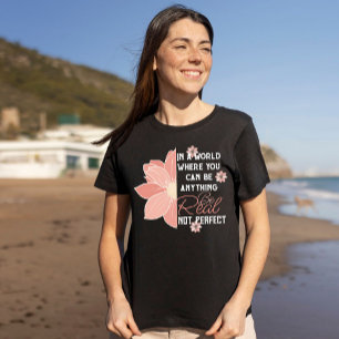 Rosa blomma verklig, inte perfekt, inspirerande ci t shirt