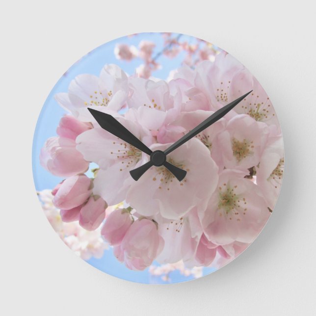 Rosa Blommar Blå himmel. Rund Klocka (Framsida)