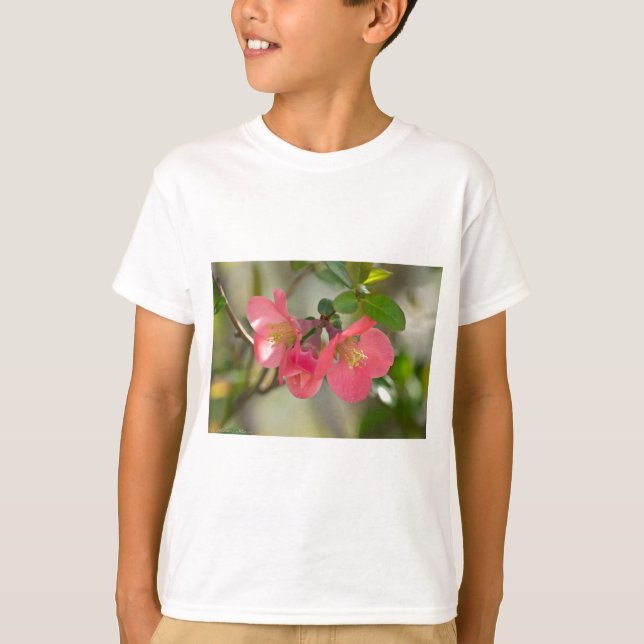 Rosa Blommar Quince Glow Tee (Framsida)