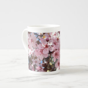 Rosa Blommar vid Träd vid Blommar av prydnadsdjur Benporslin Mugg