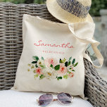 Rosa blommigt Bridesmaid Personlig Tygkasse<br><div class="desc">Om du klickar på "Anpassa den här mallen" kan du anpassa ytterligare. Du kan ändra teckensnittet storlekt,  teckensnitt färg med mera! Se till att checka ut 1 000 -matchande artiklar i vår butik:) blommigt tote bags,  tote bags,  bröllop tote bags,  tote bags bröllop</div>