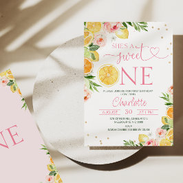 Rosa Blommigt Citrus. Hon är en sötad en första fö Inbjudningar