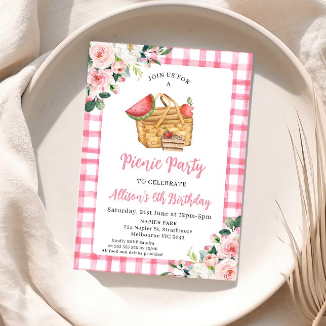 Rosa Blommigt Picnic Basket Picnic Birthday Inbjudningar (Boho Pink Floral Picnic Birthday Invitation, Pink Gingham Picnic Party Birthday Invite, Basket)