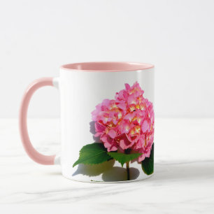 Rosa blommigt rosa av rosa mugg